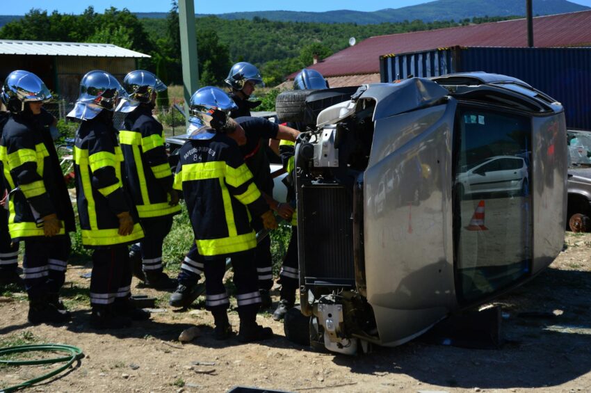 Accident rutier în Cluj: cinci persoane încarcerate, două transportate la spital