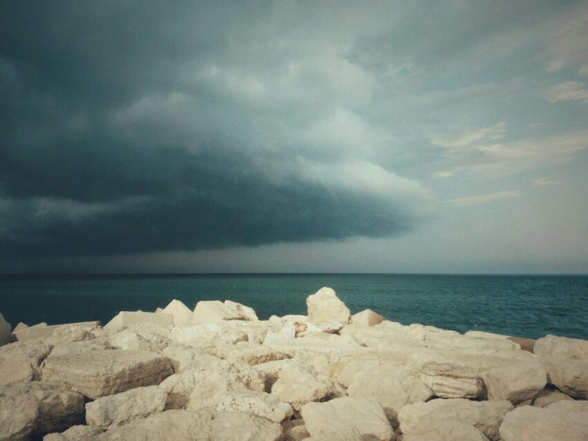 Inundații extreme în Hawaii: mii de oameni evacuați