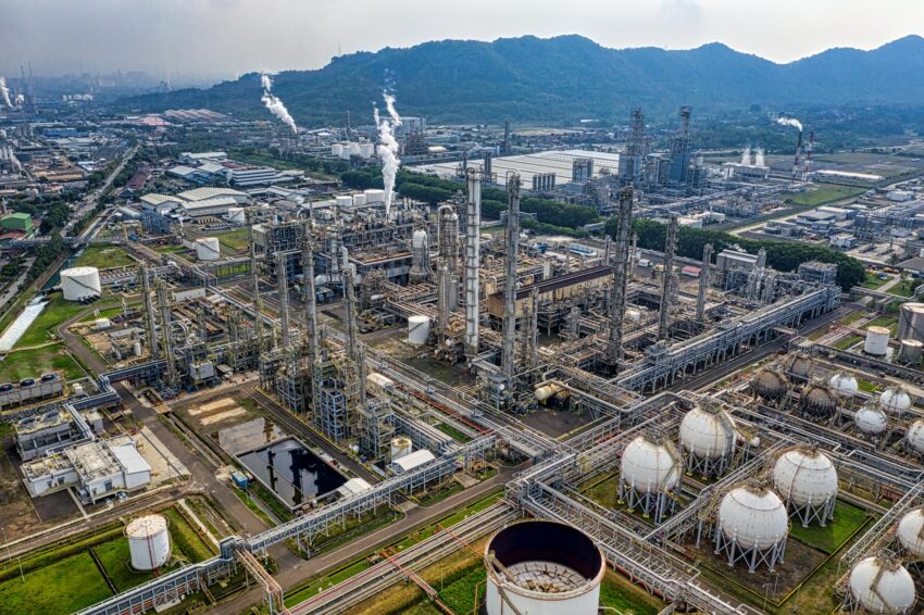 Repornirea rafinăriei Petrotel Lukoil, o soluție pentru independența energetică