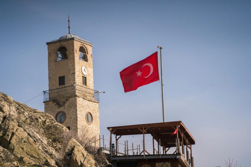 Sondajul privind unirea Republicii Moldova cu România: Rezultate și Implicații