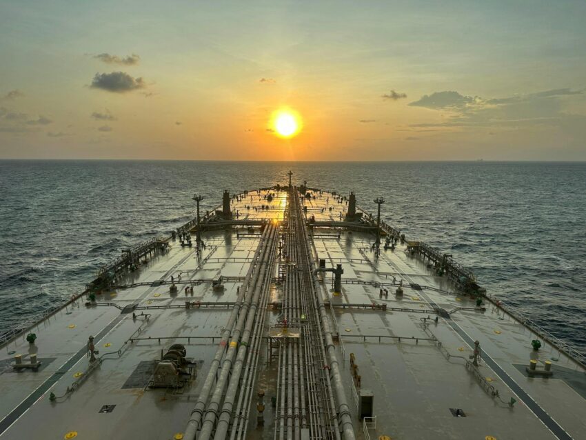 Casa Albă prelungește exceptarea de la sancțiuni pentru petrolul rusesc