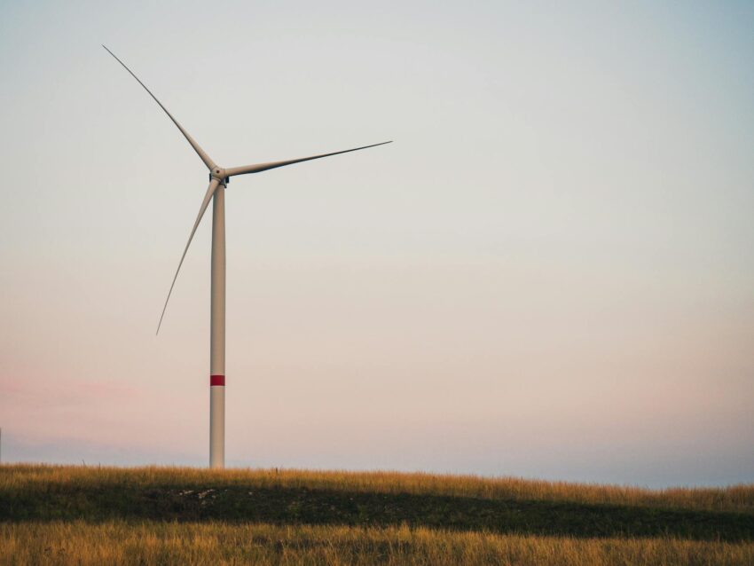 Comisarul European Pledează pentru Independență Energetică a Europei