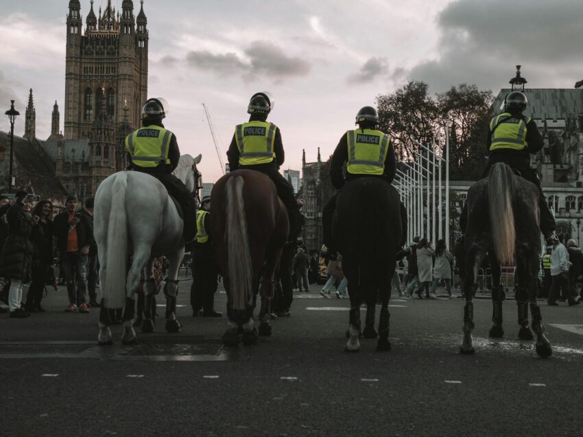 Guvernul britanic ridică nivelul de alertă teroristă după atacul antisemit de la Londra
