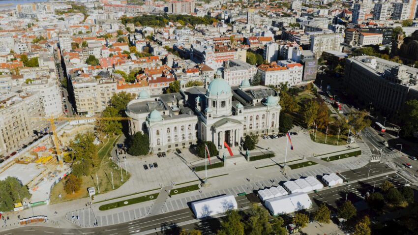 Premierul Ilie Bolojan Avertizează asupra Managementului Bugetului Public