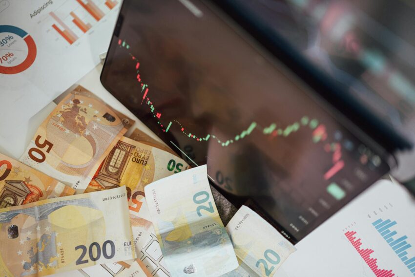 România Reuşeşte Corecţie Solidă a Deficitului Bugetar