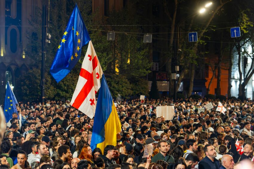 Victorie zdrobitoare a lui Peter Magyar în Ungaria