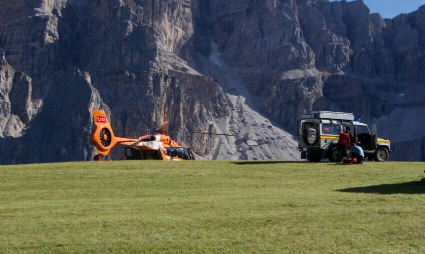 Avalanșă pe Valea Coștilei din Bucegi: 4 oameni surprinși de zăpadă