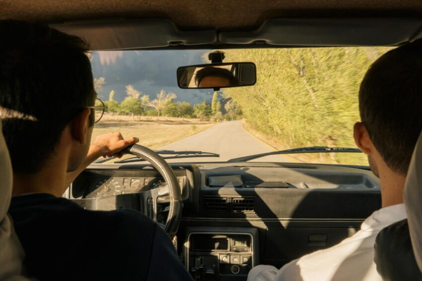 Aventura Unică cu Dacia 1300 pe Riviera Franceză și în Deșertul Sahara
