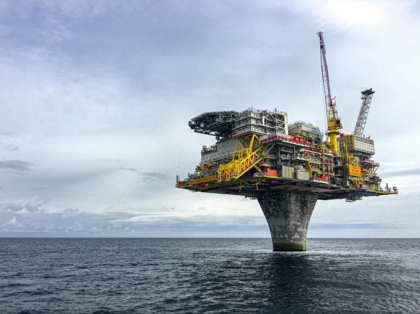 Criza petrolului: avertismentul șefului Exxon Mobil despre războiul cu Iranul