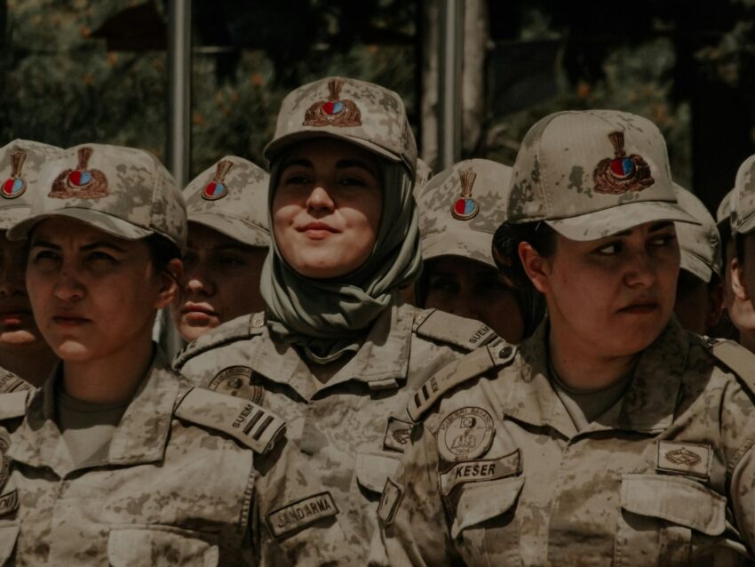 Estonia ia în calcul recrutarea obligatorie a femeilor pentru apărare