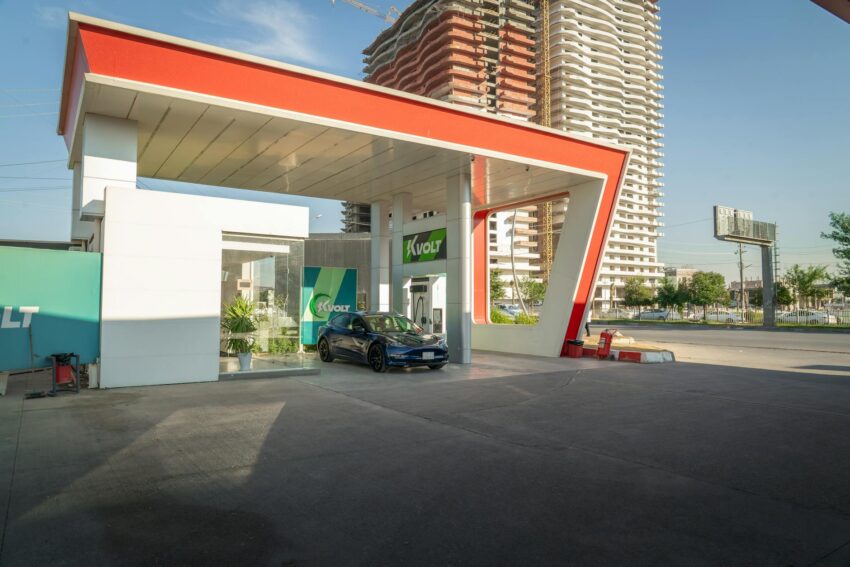 Ferrari Lansază Modelul Luce, Primul Automobil Complet Electric