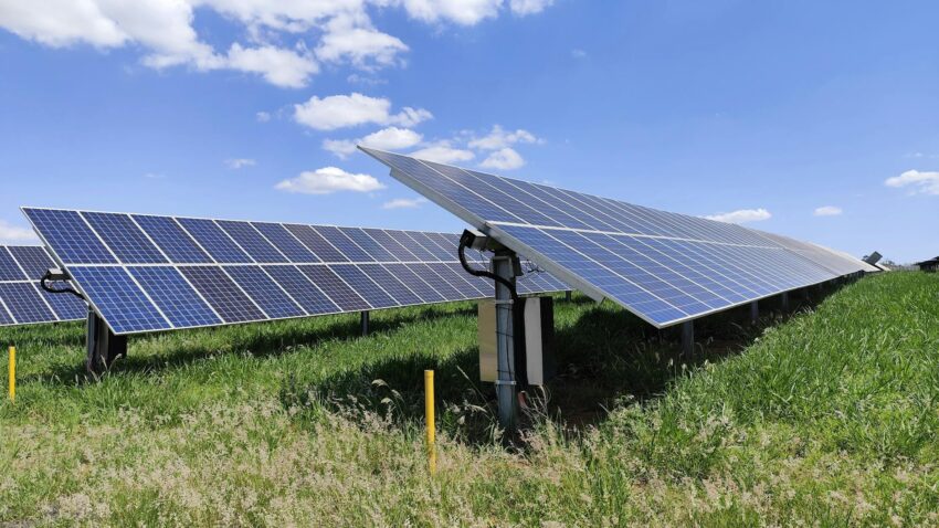 Hidroelectrica construiește centrală electrică fotovoltaică la Brăila
