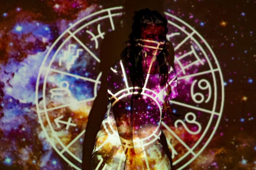 Horoscop 6 Mai 2026: Pluto Retrograd Aduce Noroc Fecioarei