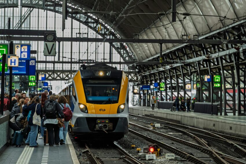 Trenurile spre litoral nu mai opresc în Costineşti Tabără