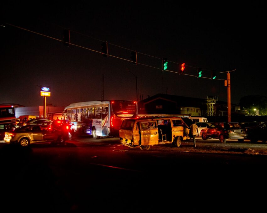 Accident între două tramvaie în București, un adolescent rănit