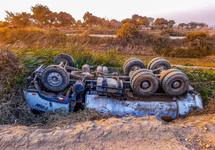 Accident pe Autostrada Soarelui: Mașină Străpunsă de Parapet