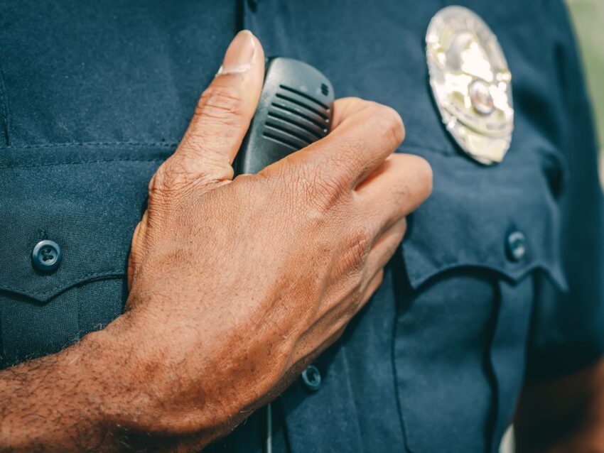 Comisar șef de poliție din Buzău arestat pentru luare de mită