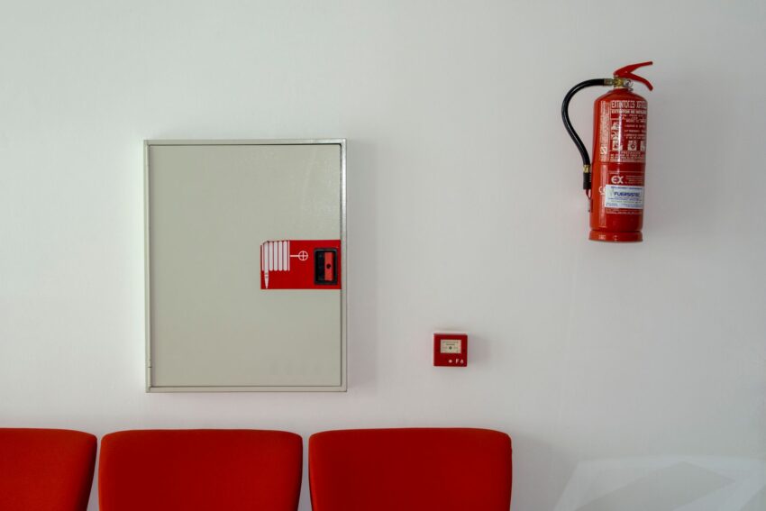 Incendiu la cămin de vârstnici din Singureni: 41 persoane evacuate
