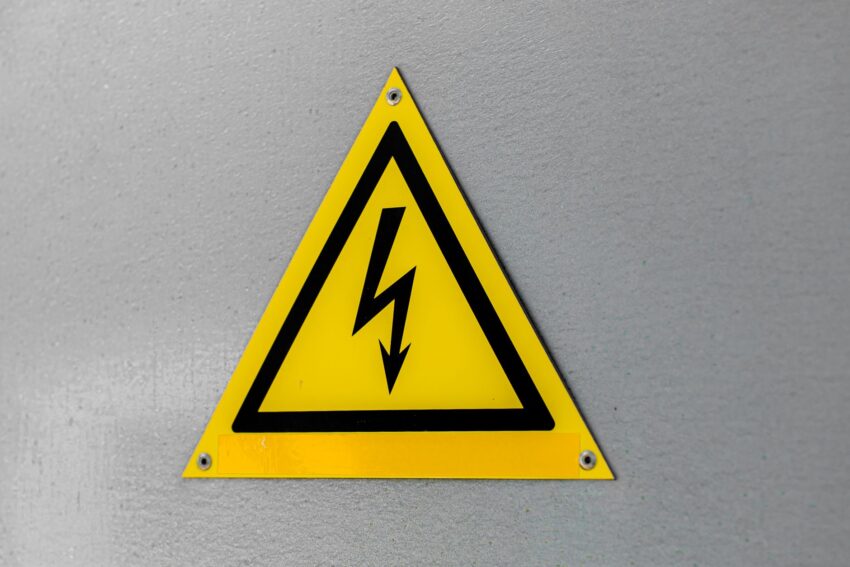 Incident grav la Băile Felix: două fetițe electrocutate la un loc de joacă