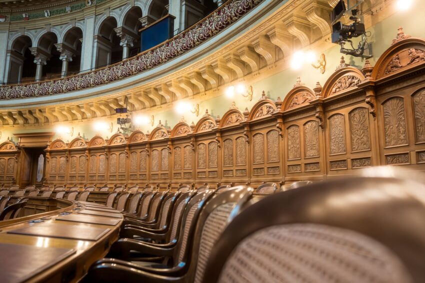 Premierul Ilie Bolojan convoacă ședință de Guvern înainte de vot