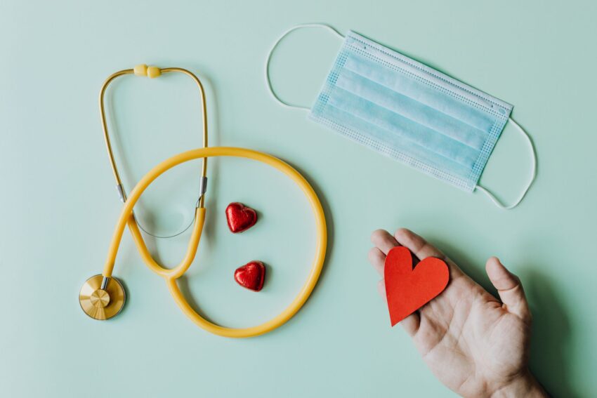 Simptomele cardiace: durere în piept, palpitații și leșin