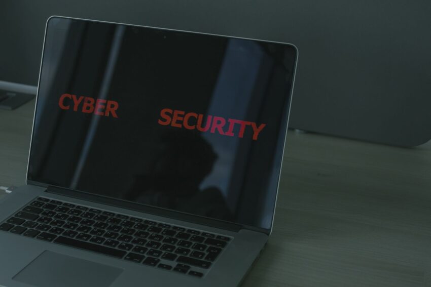 Ariana Grande intentiaza proces hackerilor care au scurs muzica ei nelansata