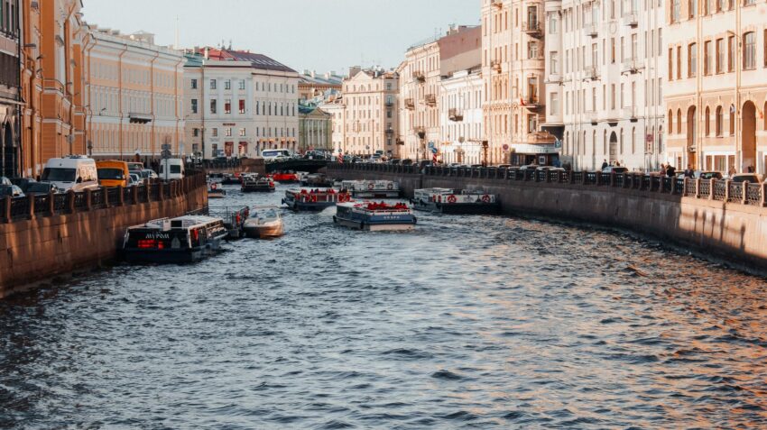 Bărbat de 80 de ani găsit mort în canal după dispariție de la UPU Ploiești