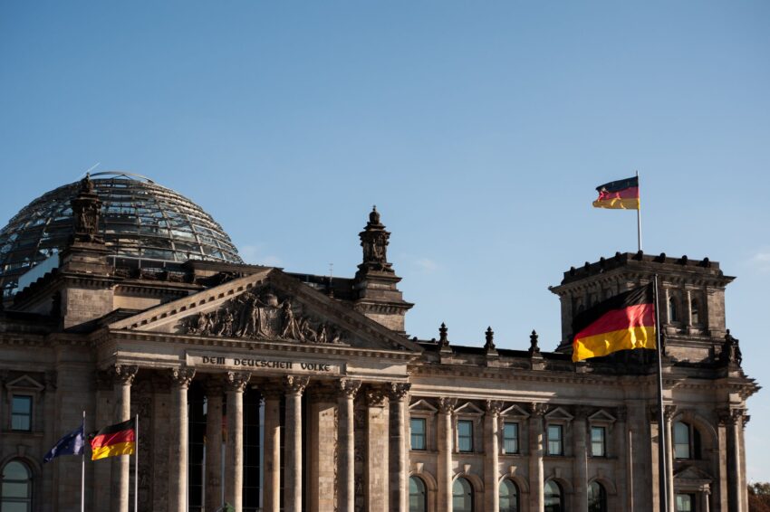Liderii AfD Realeși în Germania, În Pofida Protestelor Masive