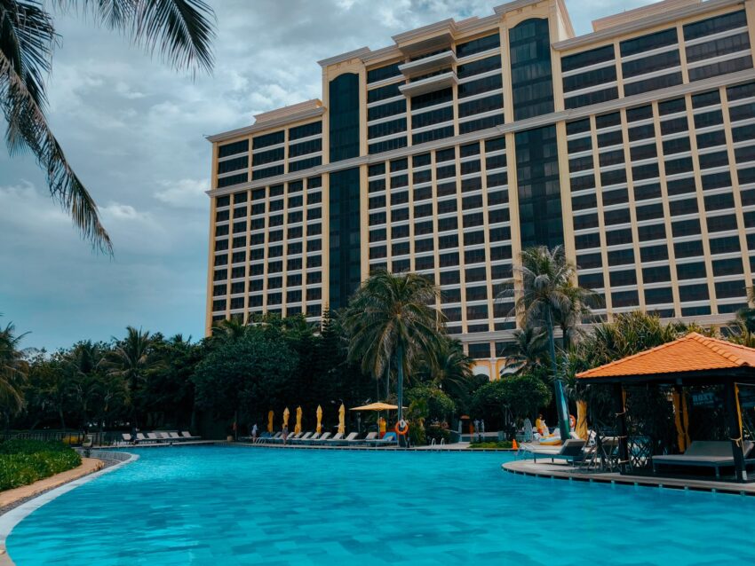 Marcel Ciolacu întâlnit cu Ionel Arsene la hotel de lux în Italia
