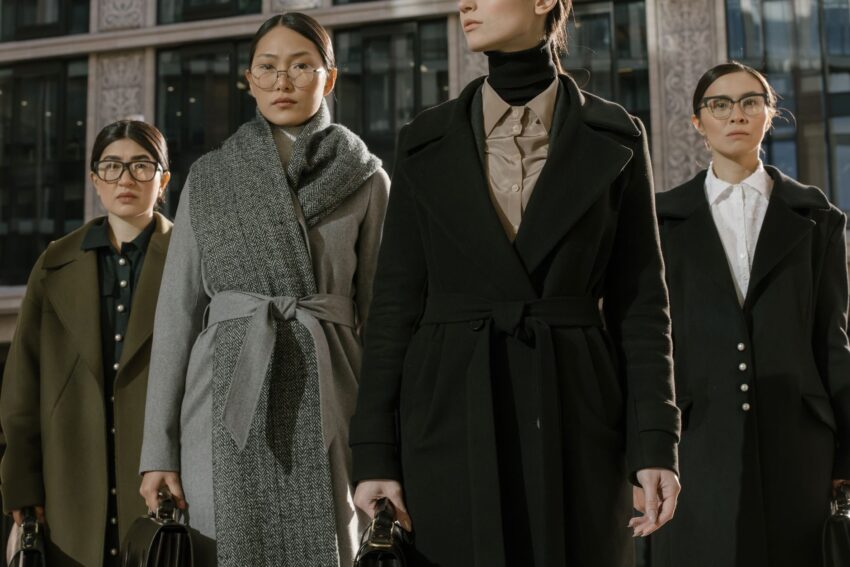 Tendințe de modă vara 2026: Soft Tailoring revoluționează garderoba de birou