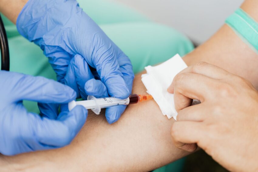 Testul de sânge ignorat care poate preveni infarctul și AVC