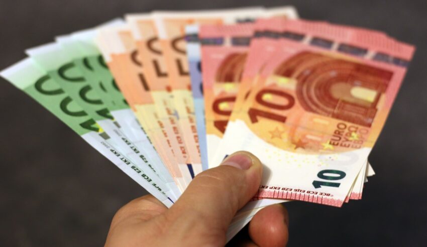 Cursul euro în 2026: între 5,09 și 5,27 lei. Ce înseamnă, în lei, pentru rata și chiria ta